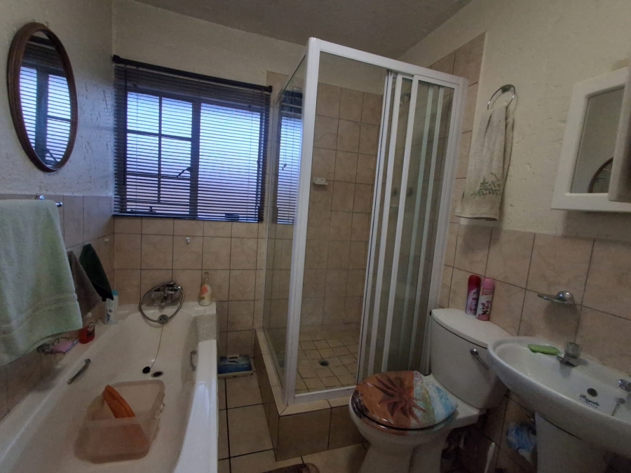 To Let 2 Bedroom Property for Rent in Kenleaf Gauteng