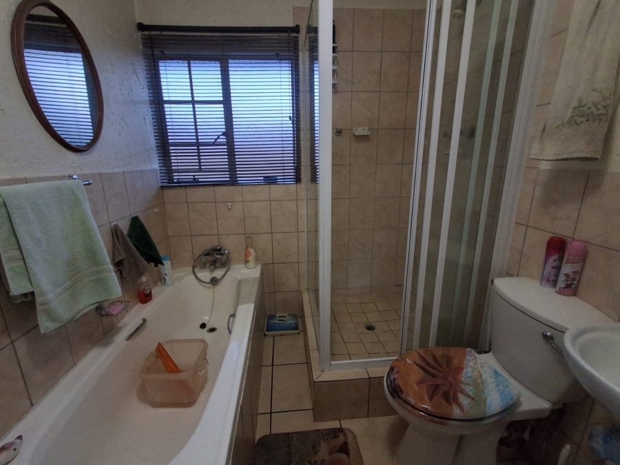 To Let 2 Bedroom Property for Rent in Kenleaf Gauteng