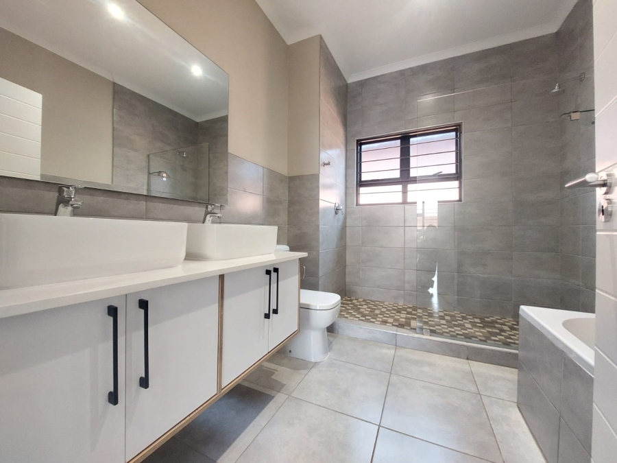 3 Bedroom Property for Sale in Boardwalk Villas Gauteng