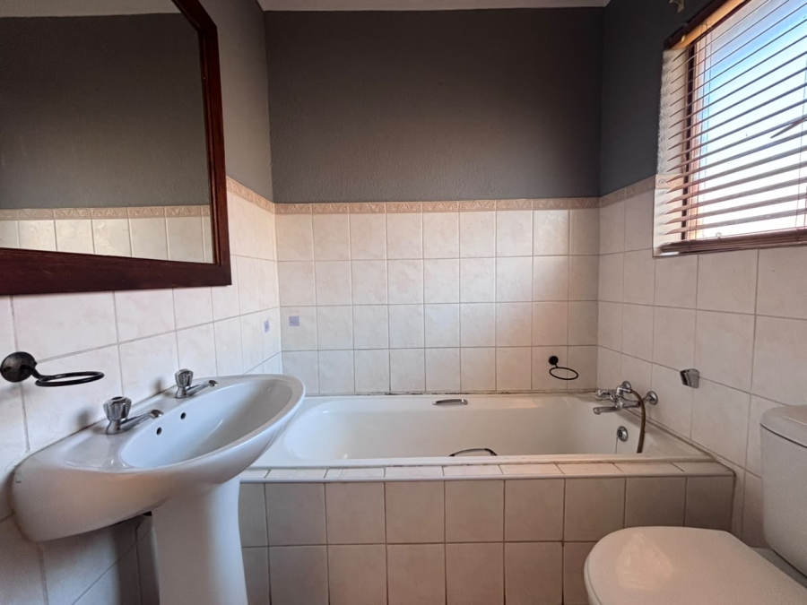 To Let 2 Bedroom Property for Rent in Halfway Gardens Gauteng
