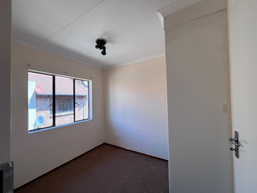 To Let 2 Bedroom Property for Rent in Halfway Gardens Gauteng