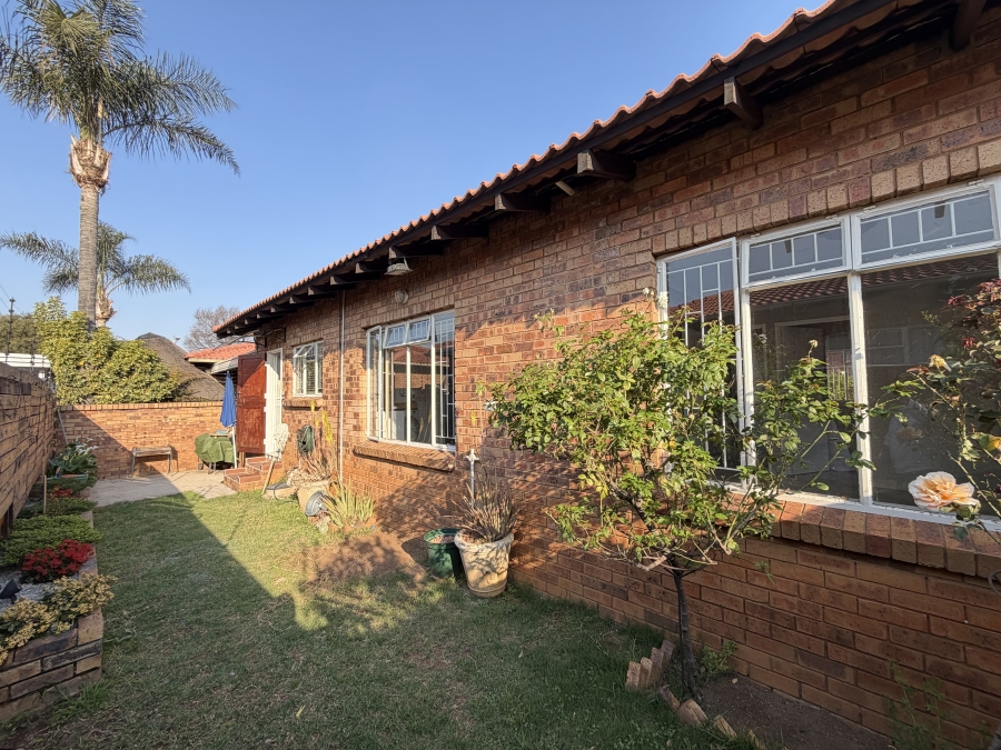 To Let 3 Bedroom Property for Rent in New Redruth Gauteng