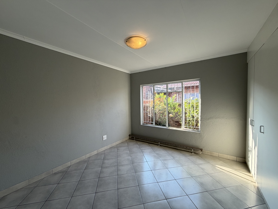 To Let 3 Bedroom Property for Rent in New Redruth Gauteng