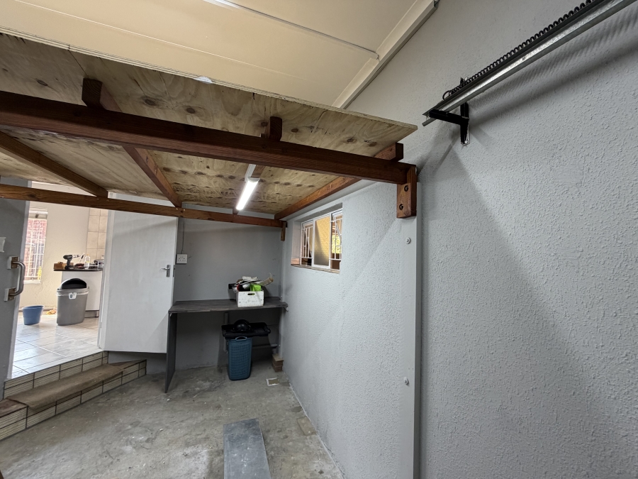 To Let 3 Bedroom Property for Rent in New Redruth Gauteng
