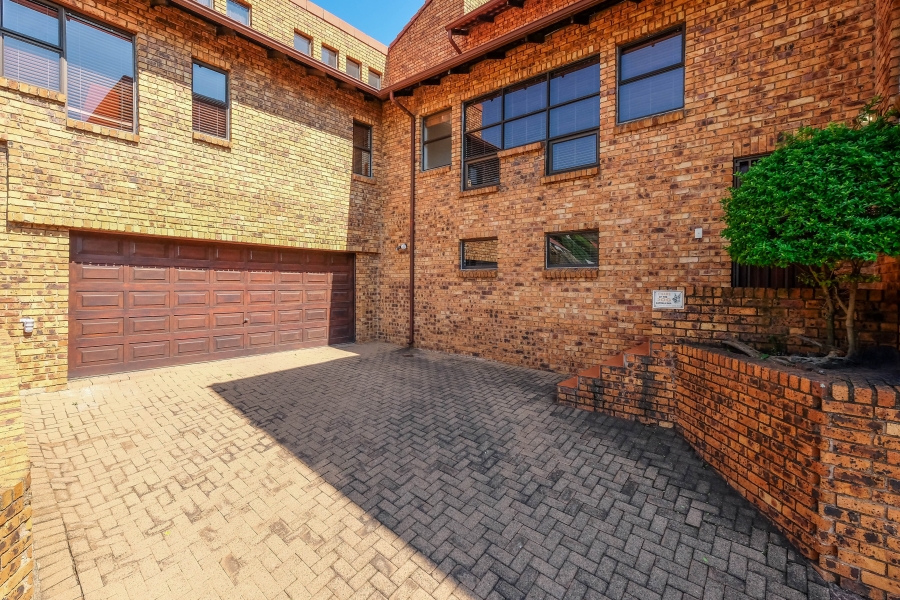 5 Bedroom Property for Sale in Constantia Kloof Gauteng