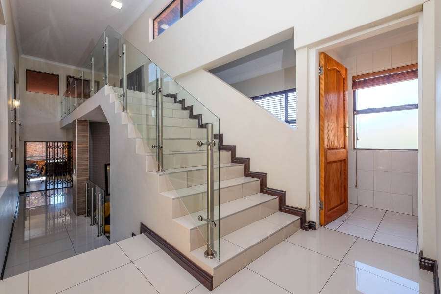 5 Bedroom Property for Sale in Constantia Kloof Gauteng