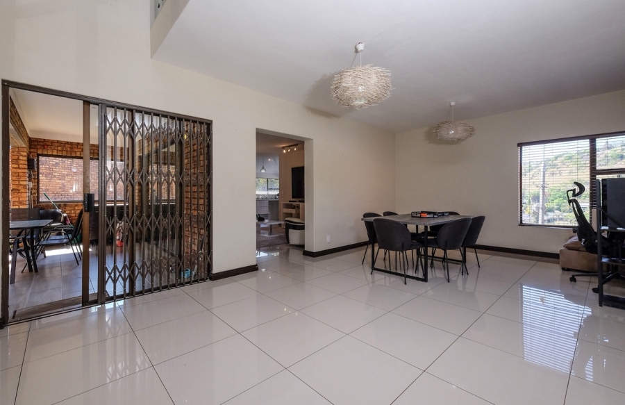 5 Bedroom Property for Sale in Constantia Kloof Gauteng