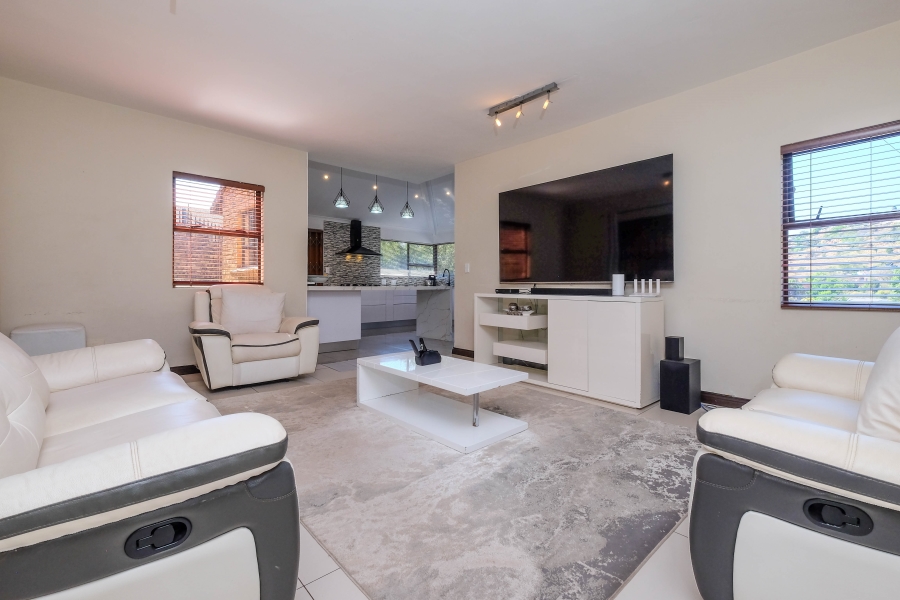 5 Bedroom Property for Sale in Constantia Kloof Gauteng
