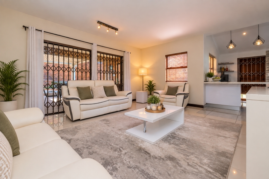 5 Bedroom Property for Sale in Constantia Kloof Gauteng