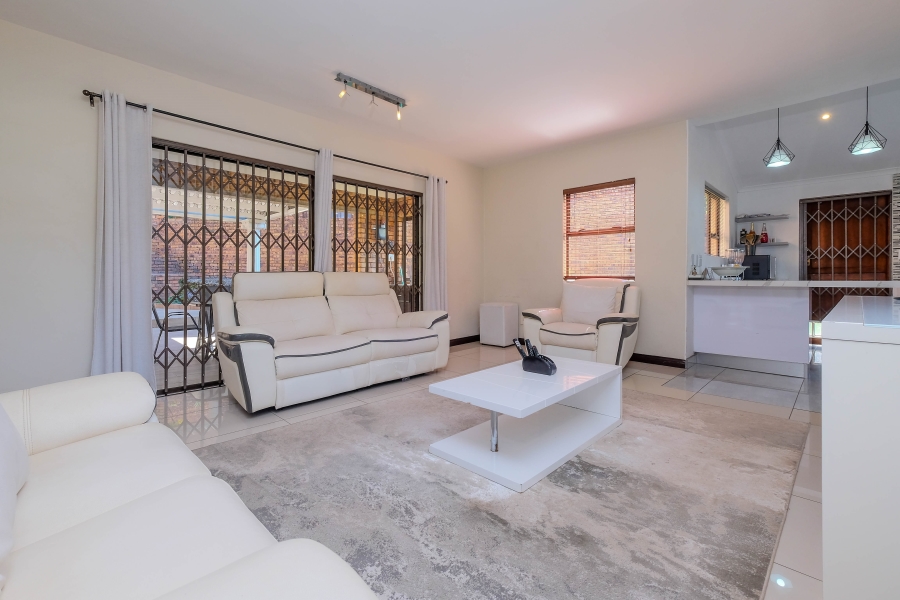 5 Bedroom Property for Sale in Constantia Kloof Gauteng