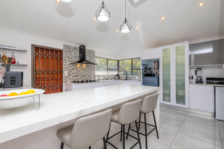 5 Bedroom Property for Sale in Constantia Kloof Gauteng