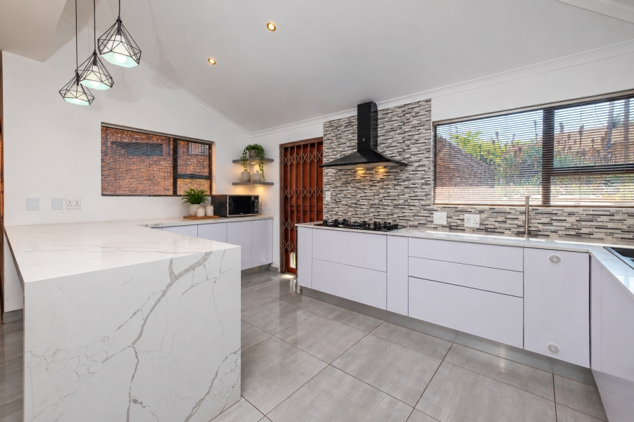 5 Bedroom Property for Sale in Constantia Kloof Gauteng