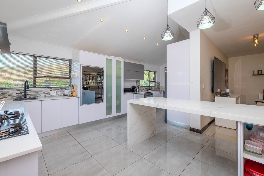 5 Bedroom Property for Sale in Constantia Kloof Gauteng