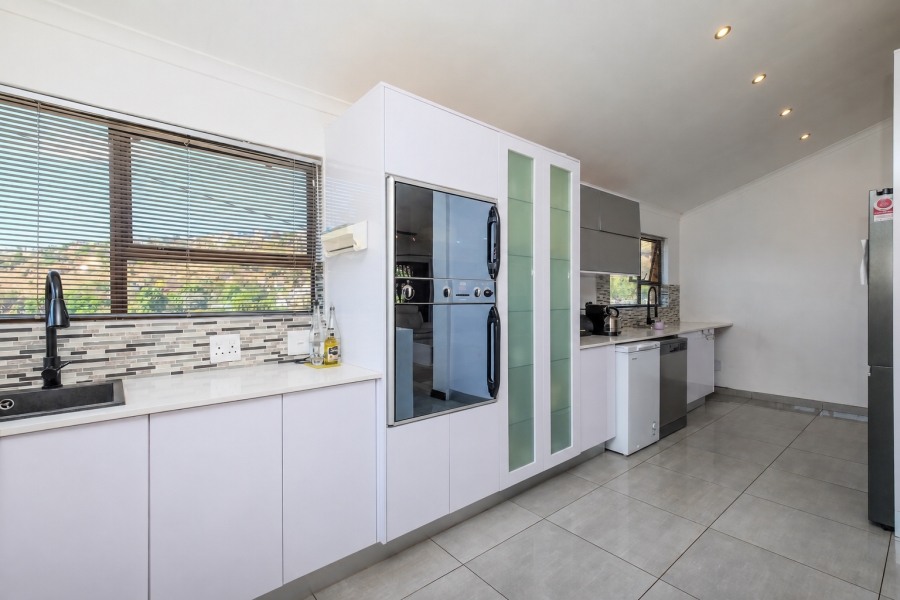 5 Bedroom Property for Sale in Constantia Kloof Gauteng