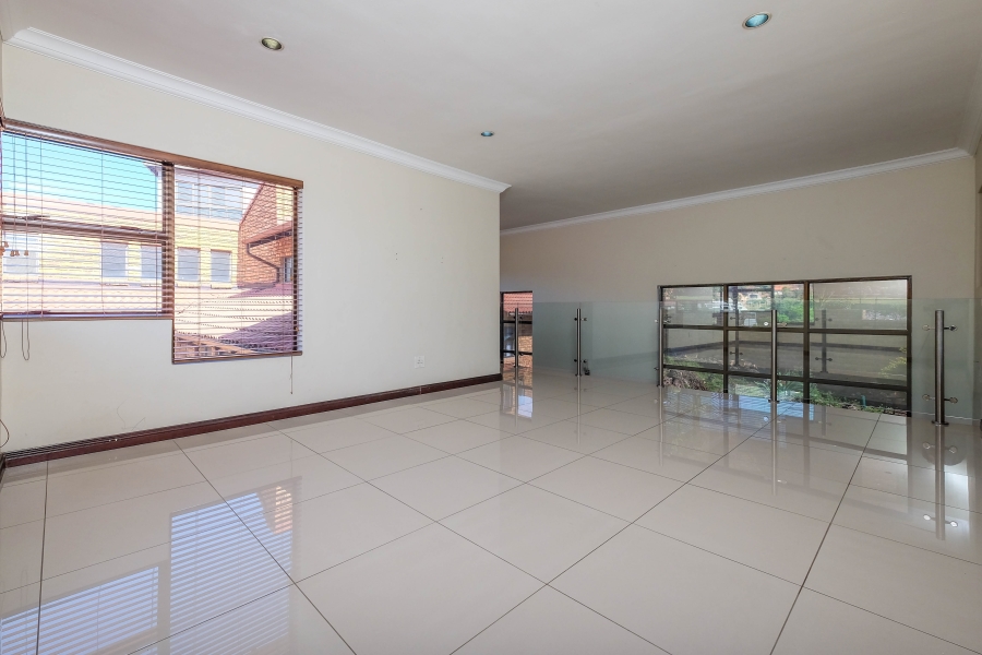 5 Bedroom Property for Sale in Constantia Kloof Gauteng