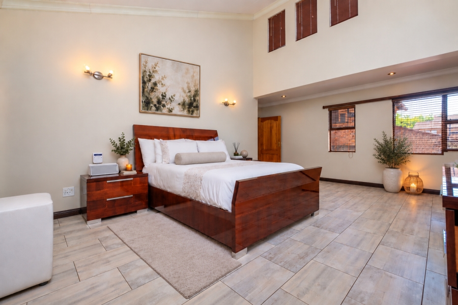 5 Bedroom Property for Sale in Constantia Kloof Gauteng