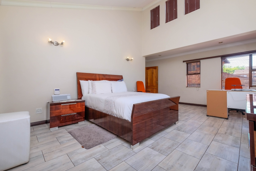 5 Bedroom Property for Sale in Constantia Kloof Gauteng