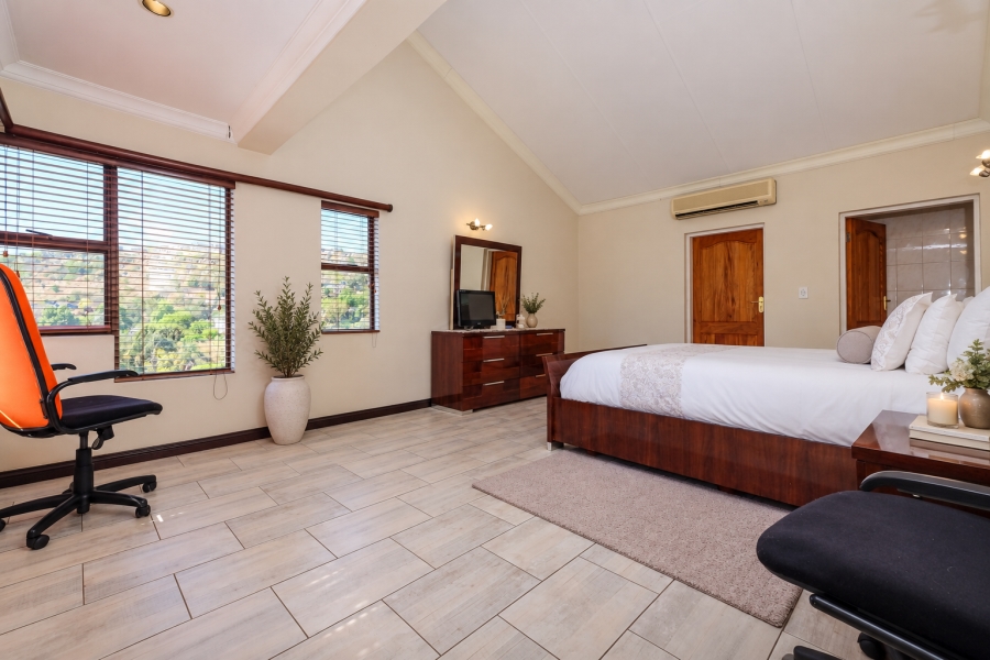 5 Bedroom Property for Sale in Constantia Kloof Gauteng