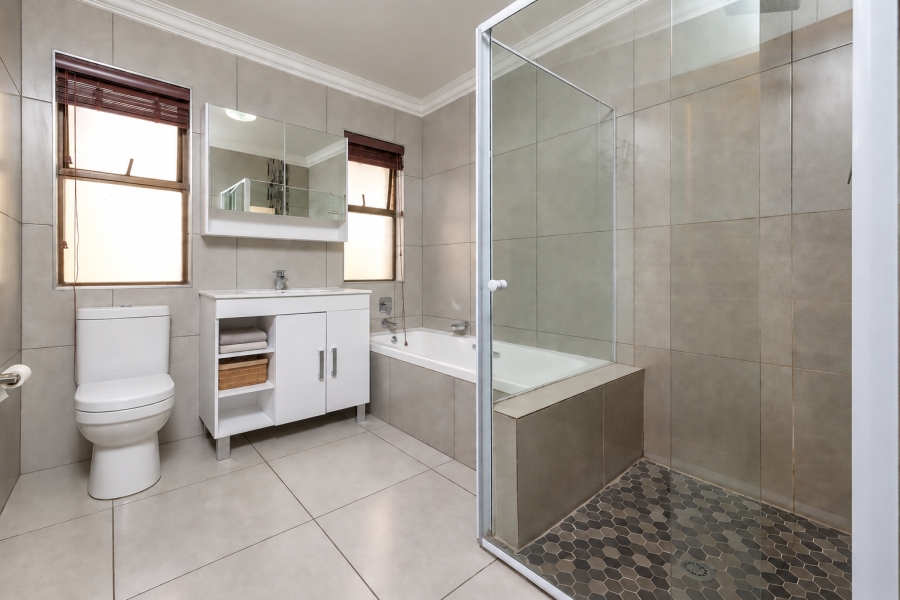 5 Bedroom Property for Sale in Constantia Kloof Gauteng
