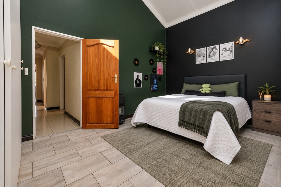 5 Bedroom Property for Sale in Constantia Kloof Gauteng