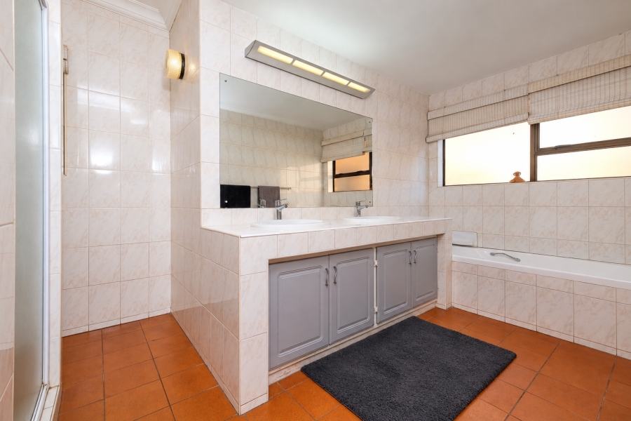 5 Bedroom Property for Sale in Constantia Kloof Gauteng