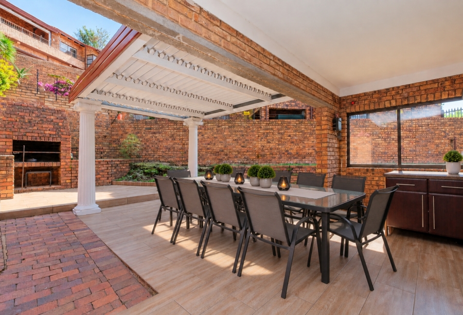 5 Bedroom Property for Sale in Constantia Kloof Gauteng