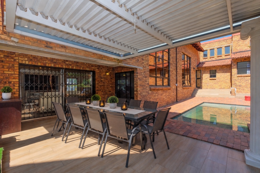 5 Bedroom Property for Sale in Constantia Kloof Gauteng