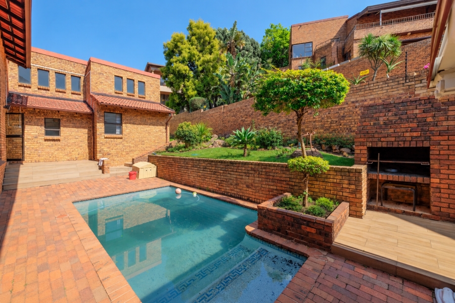 5 Bedroom Property for Sale in Constantia Kloof Gauteng