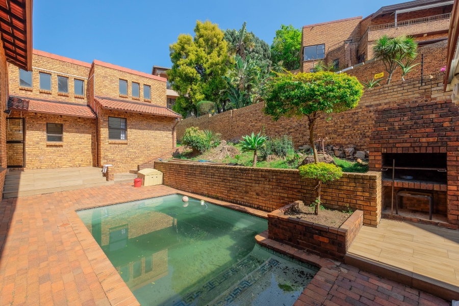 5 Bedroom Property for Sale in Constantia Kloof Gauteng