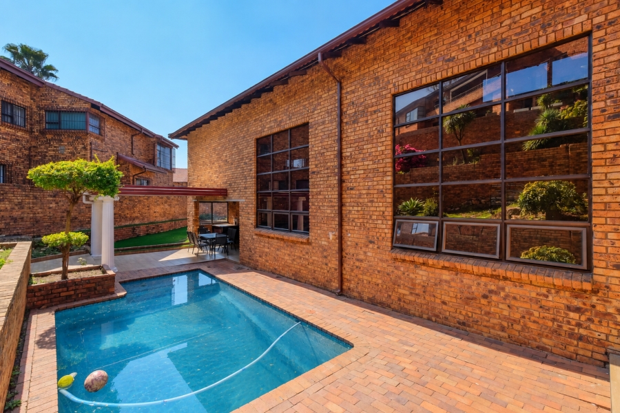 5 Bedroom Property for Sale in Constantia Kloof Gauteng