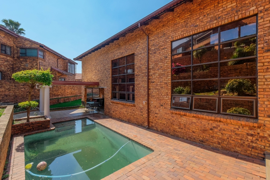 5 Bedroom Property for Sale in Constantia Kloof Gauteng