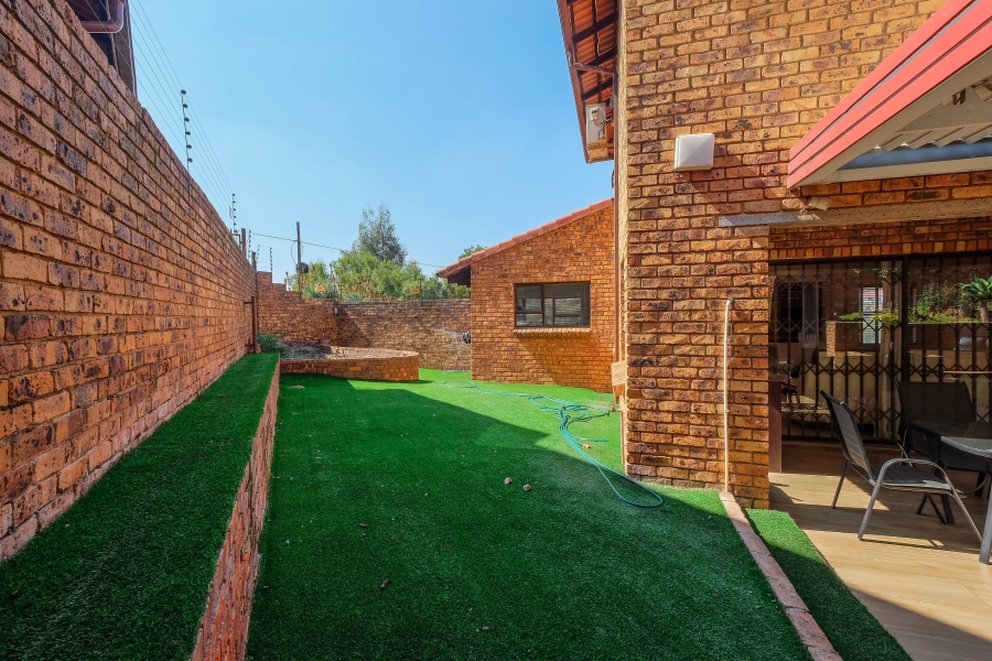5 Bedroom Property for Sale in Constantia Kloof Gauteng