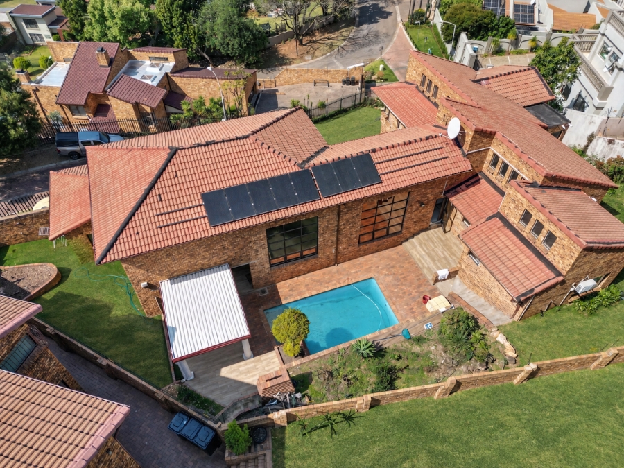5 Bedroom Property for Sale in Constantia Kloof Gauteng