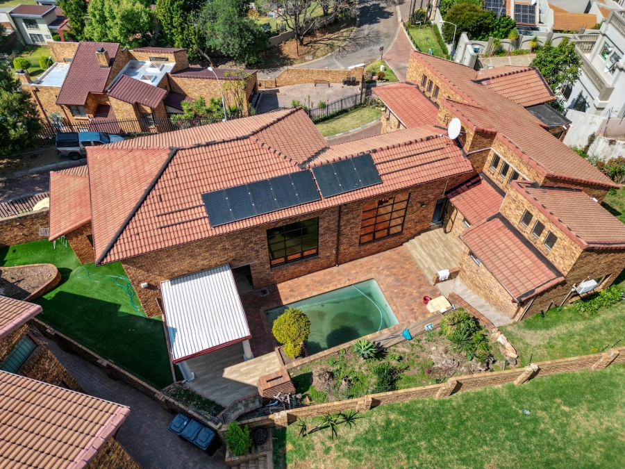 5 Bedroom Property for Sale in Constantia Kloof Gauteng
