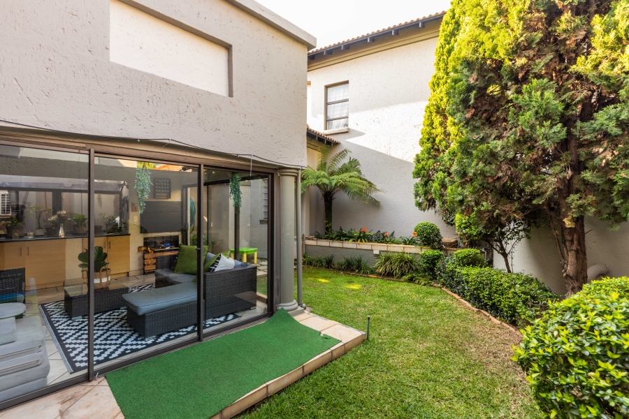 4 Bedroom Property for Sale in Faerie Glen Gauteng