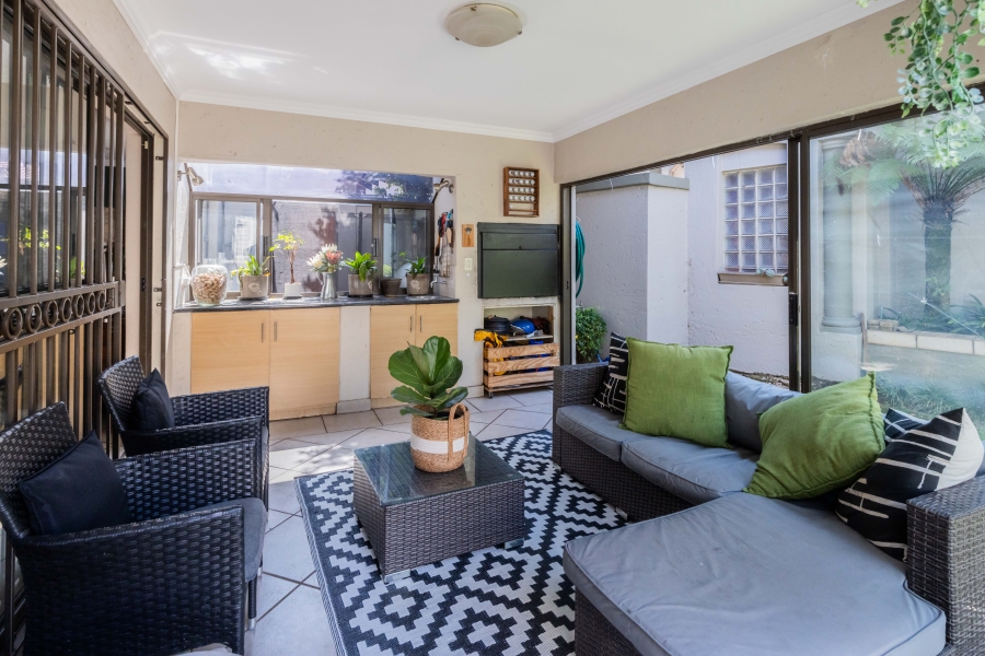 4 Bedroom Property for Sale in Faerie Glen Gauteng