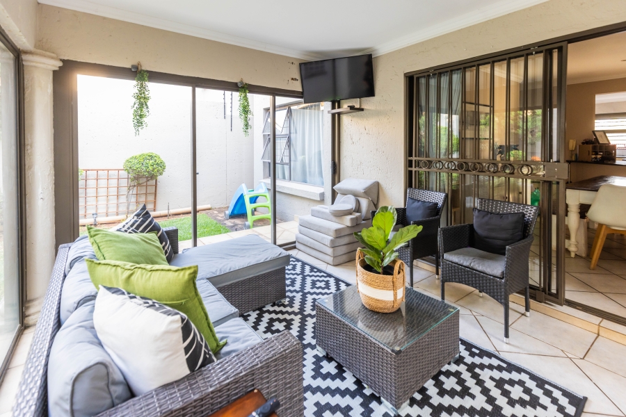 4 Bedroom Property for Sale in Faerie Glen Gauteng