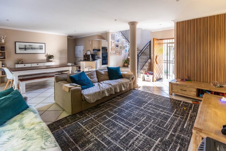 4 Bedroom Property for Sale in Faerie Glen Gauteng