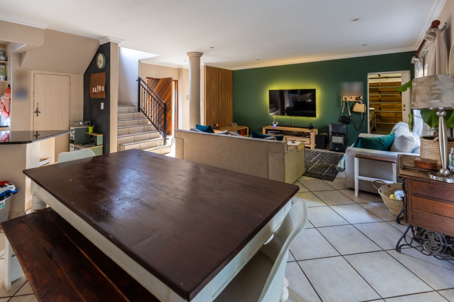 4 Bedroom Property for Sale in Faerie Glen Gauteng