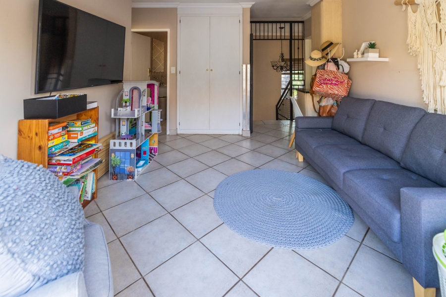 4 Bedroom Property for Sale in Faerie Glen Gauteng
