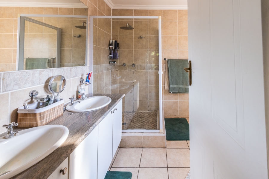 4 Bedroom Property for Sale in Faerie Glen Gauteng