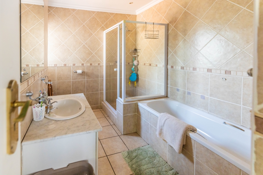 4 Bedroom Property for Sale in Faerie Glen Gauteng