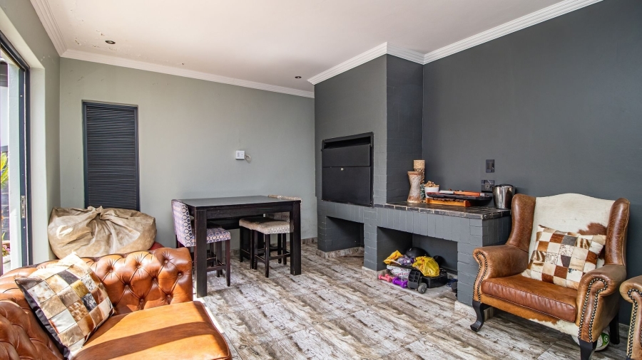 4 Bedroom Property for Sale in Glen Marais Gauteng