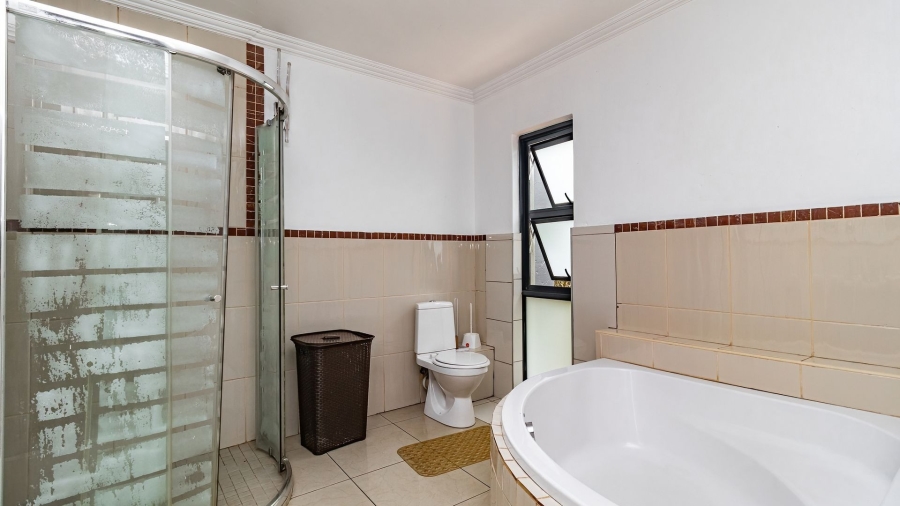 4 Bedroom Property for Sale in Glen Marais Gauteng