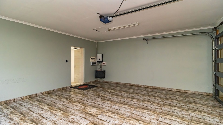4 Bedroom Property for Sale in Glen Marais Gauteng