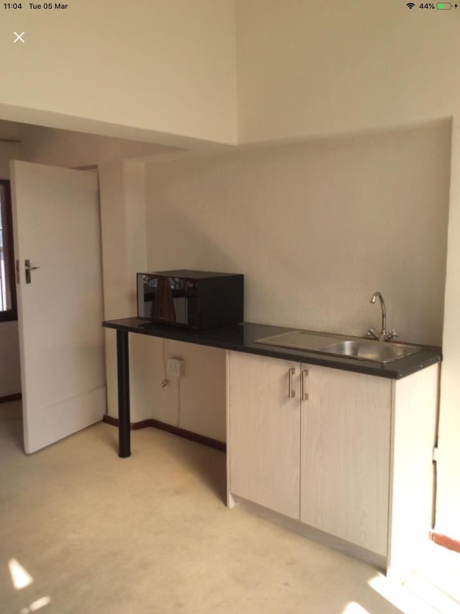 To Let 1 Bedroom Property for Rent in Houghton Estate Gauteng