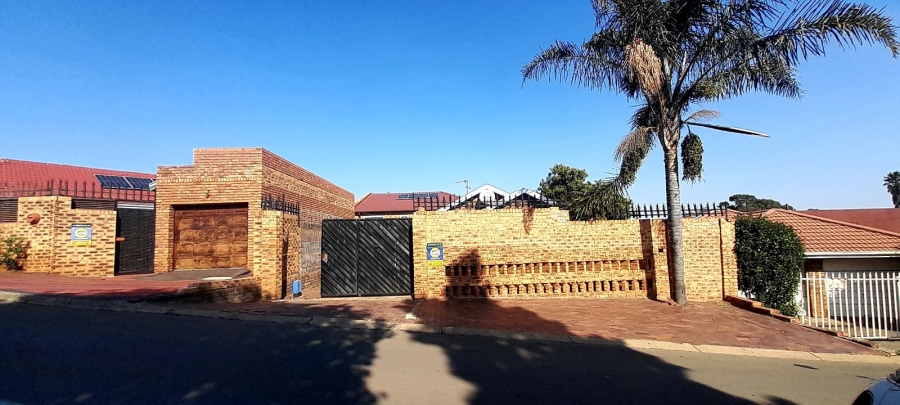 To Let 3 Bedroom Property for Rent in Pimville Zone 6 Gauteng