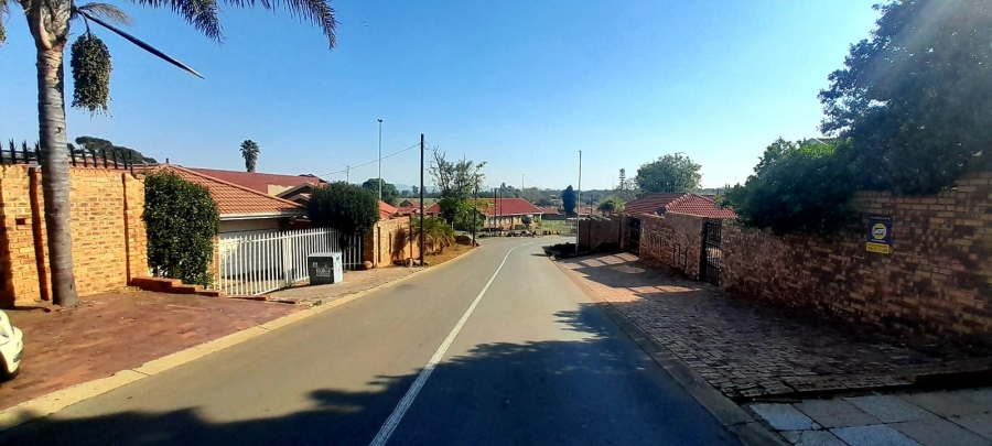 To Let 3 Bedroom Property for Rent in Pimville Zone 6 Gauteng