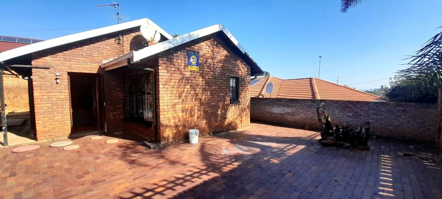 To Let 3 Bedroom Property for Rent in Pimville Zone 6 Gauteng