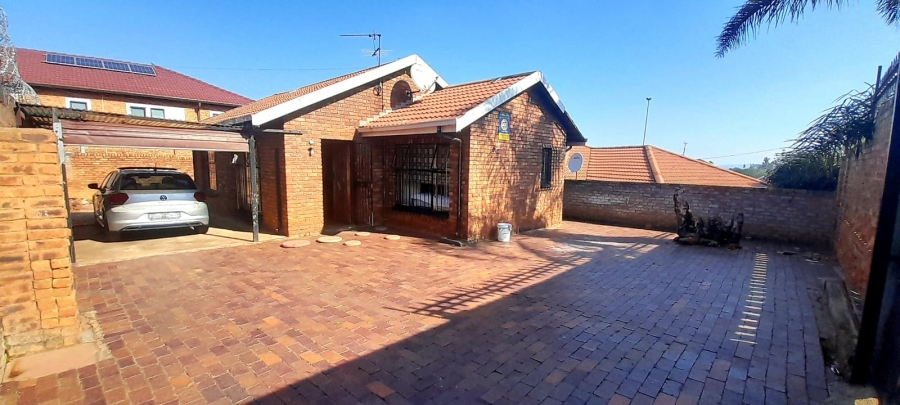 To Let 3 Bedroom Property for Rent in Pimville Zone 6 Gauteng